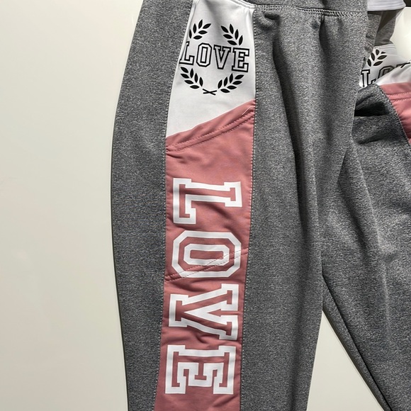 Women’s spandex pants. Size medium. Elastic waist band. - Picture 3 of 9